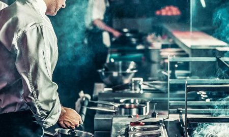 Gastronomie: Selfmade-Millionäre bei der Arbeit in der Küche
