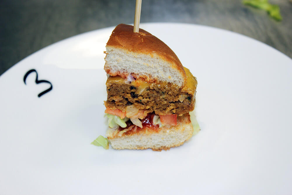 Rather the most uncommon patty in the test: the Bugfoundation insect burger