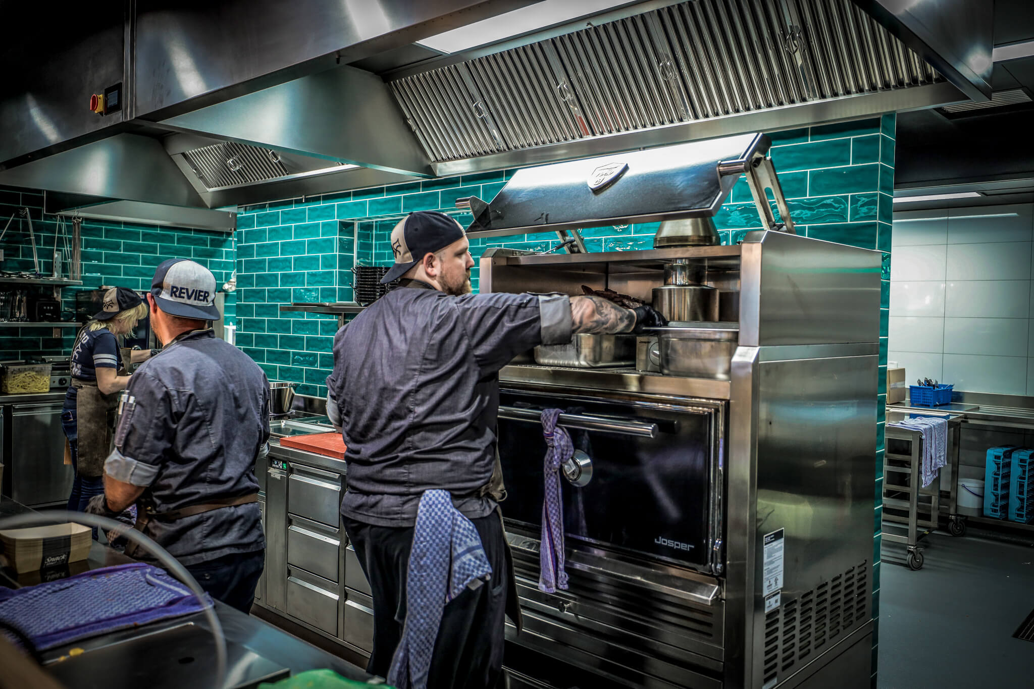 Fewer skilled employees - flexible deployment of staff in the kitchen as well 